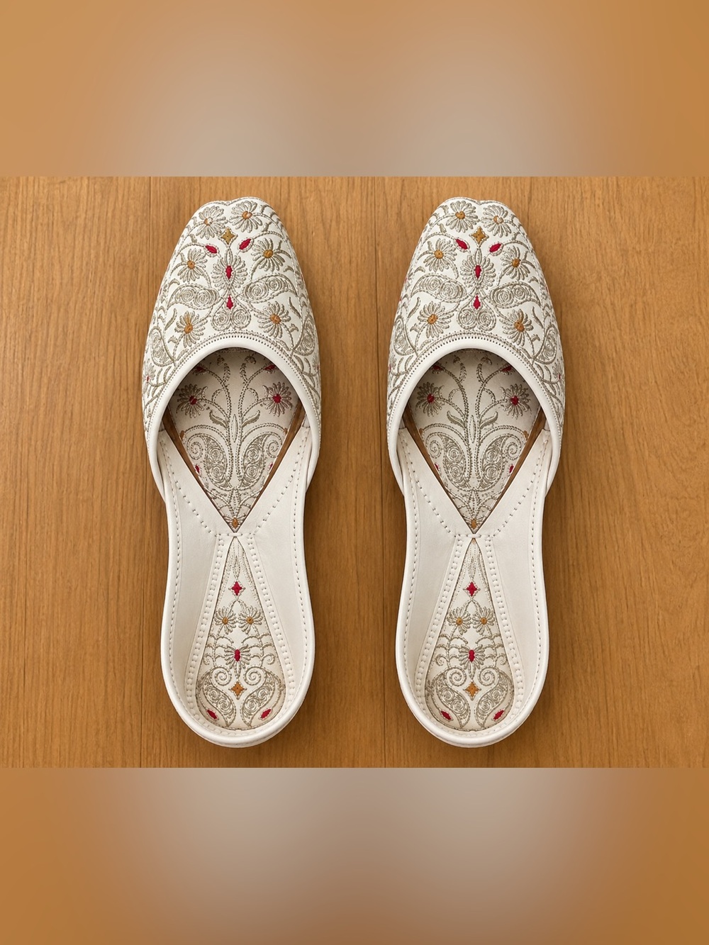 Hand-Embroidered Cream & Gold Leather shoes Juttis / Mojris